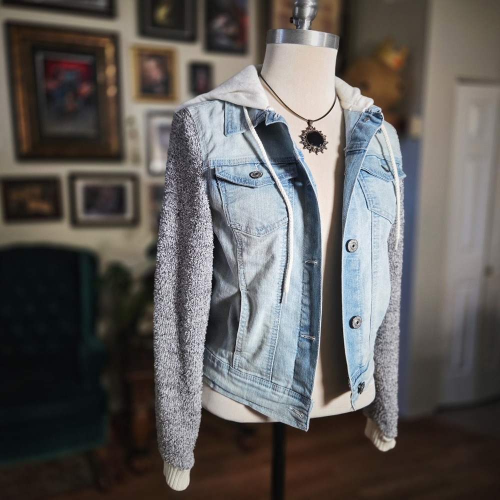 WallFlower Dreamer Fit Hooded Denim Jacket Knit Sweater Sleeves Light Wash Small